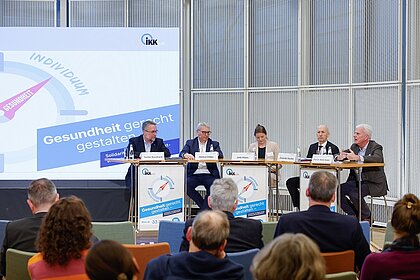 Diskutanten der 33. Plattform Gesundheit und Publikum