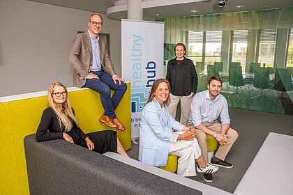 Gruppenbild der aktuellen Jury des Healthy Hub: 5 Personen - drei Frauen und zwei Männer.