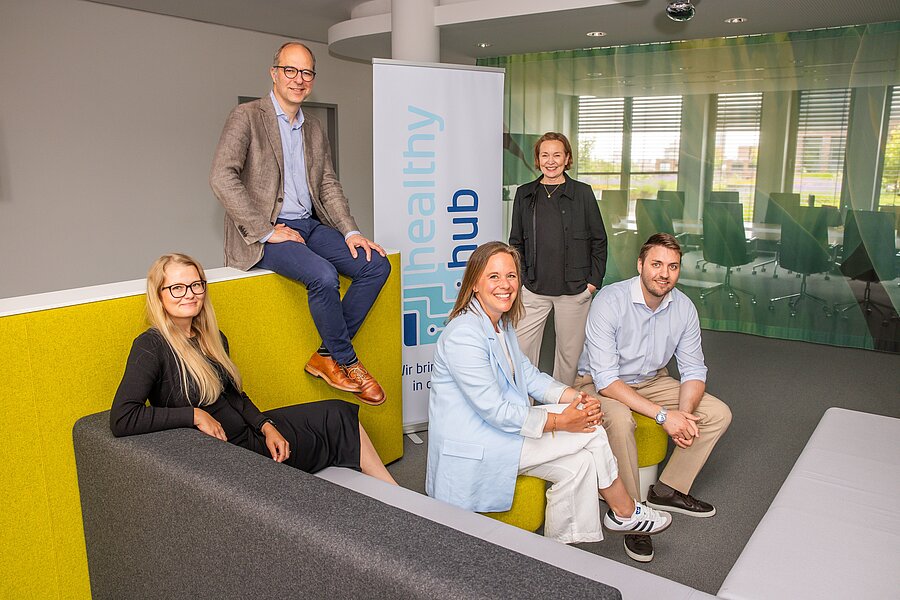 Gruppenbild der aktuellen Jury des Healthy Hub: 5 Personen - drei Frauen und zwei Männer.