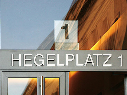 Hauseingang Hegelplatz 1 in Berlin