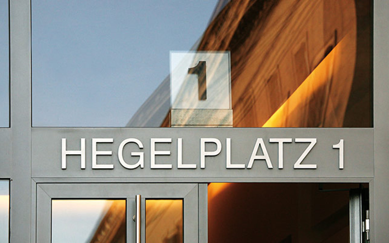 Hauseingang Hegelplatz 1 in Berlin