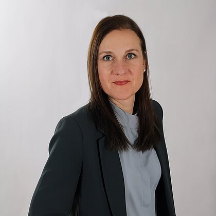 Iris Kampf, M.A. & MBA 